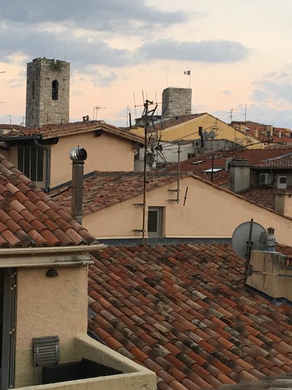 Light Filled Penthouse In Old Antibes. Heart Of The Riviera Apartament Zewnętrze zdjęcie