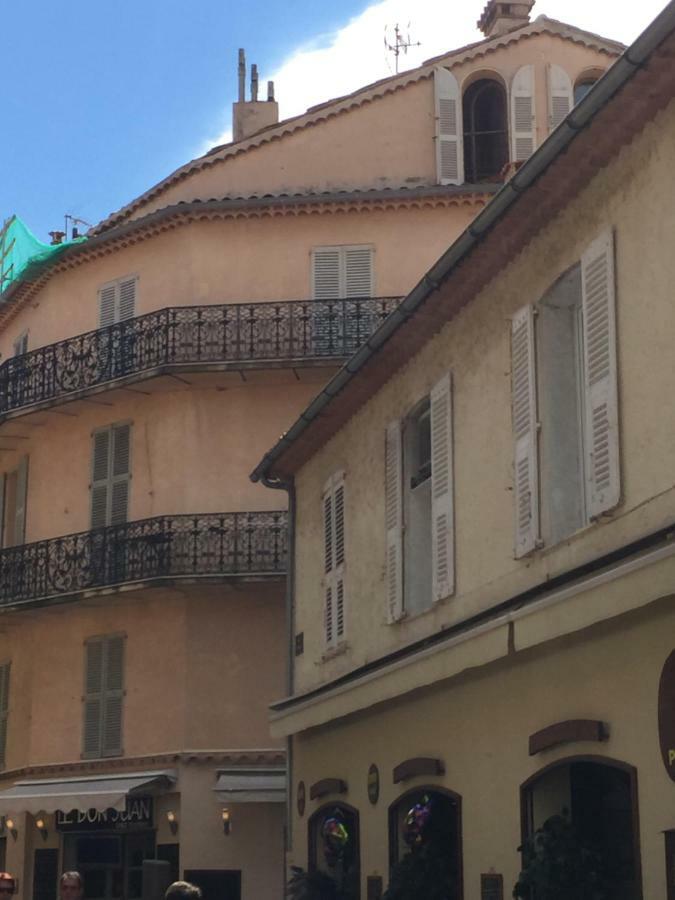 Light Filled Penthouse In Old Antibes. Heart Of The Riviera Apartament Zewnętrze zdjęcie